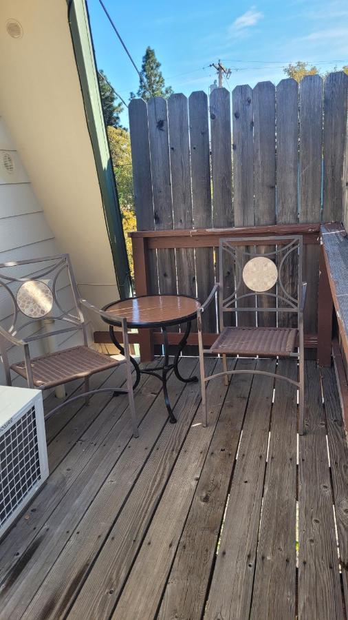 Angel Cottage With A Sauna Or The Cozy With A Jacuzzi Tub, Both Are Studios With A View Of Mount Shasta Bagian luar foto