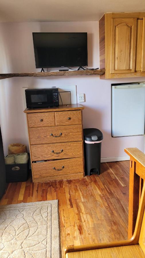 Angel Cottage With A Sauna Or The Cozy With A Jacuzzi Tub, Both Are Studios With A View Of Mount Shasta Bagian luar foto