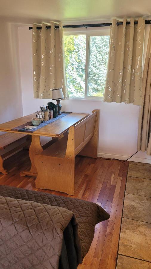 Angel Cottage With A Sauna Or The Cozy With A Jacuzzi Tub, Both Are Studios With A View Of Mount Shasta Bagian luar foto