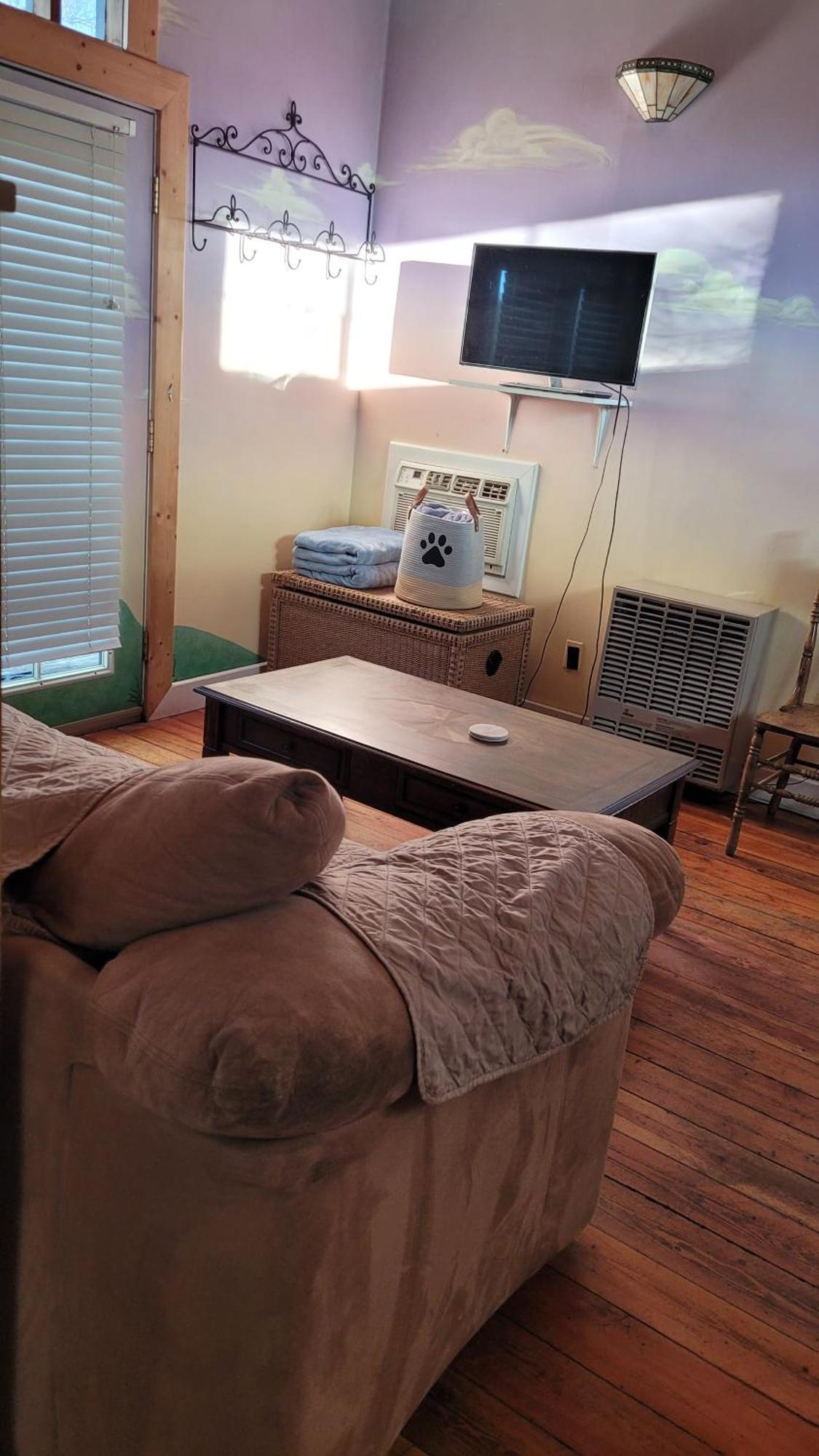 Angel Cottage With A Sauna Or The Cozy With A Jacuzzi Tub, Both Are Studios With A View Of Mount Shasta Bagian luar foto